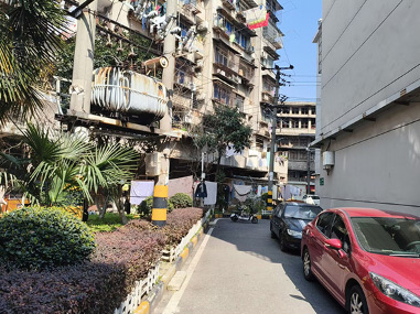 现状实景 内部街巷与停车